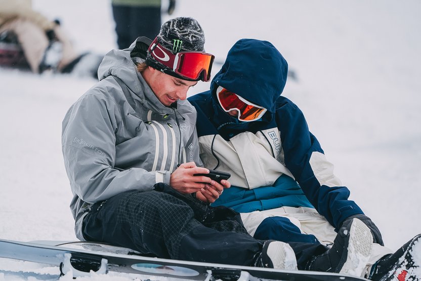 「この夏はニュージーランドに行こうかな〜」なんて会話をしているのでしょうか？ カルロス・ガルシア・ナイトと脇田朋基 | Photo: Kentaro Matsuda