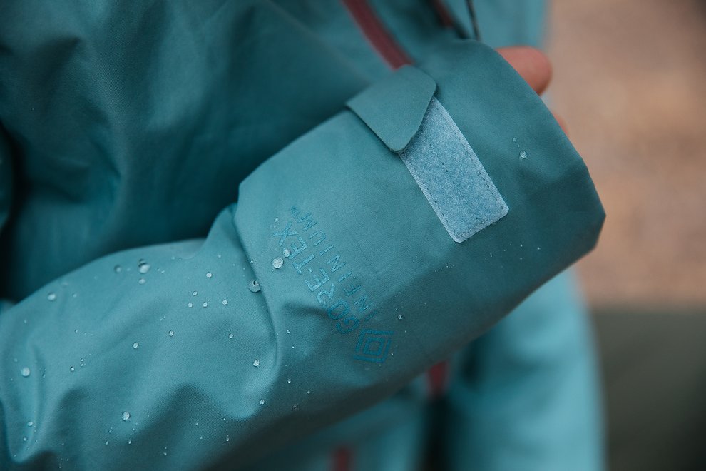 waterproof-vs-water-resistant-gore-tex.jpg